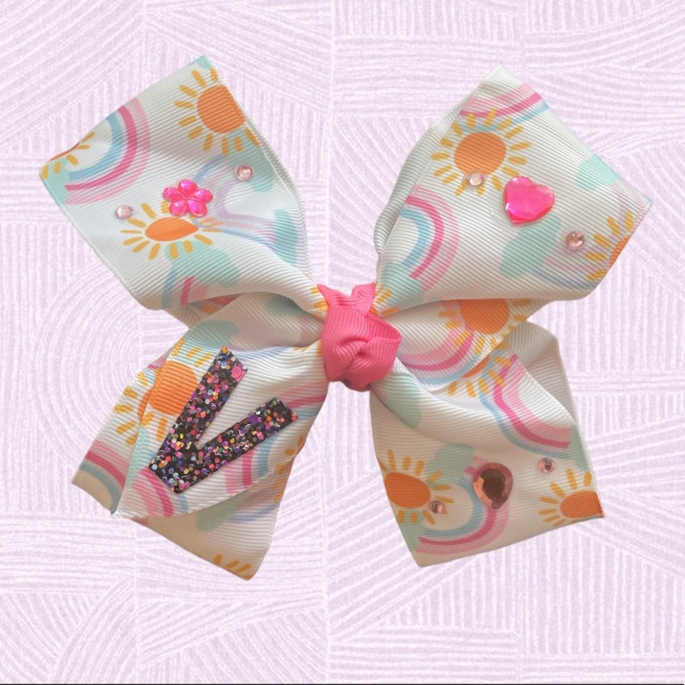 💖 Handcrafted 5 inch hair bow with glitter letter “V” ✨
